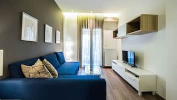 City Apartment, 2 Bedrooms | Living room | Flat-screen TV, Netflix