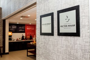 包含每日自助早餐