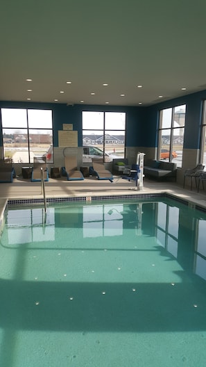 Indoor pool - Hampton Inn & Suites Dundee (Dundee)