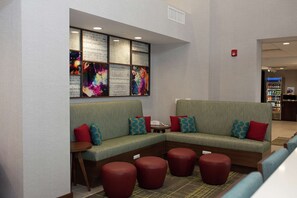 Lobby - Hampton Inn & Suites Dundee (Dundee)