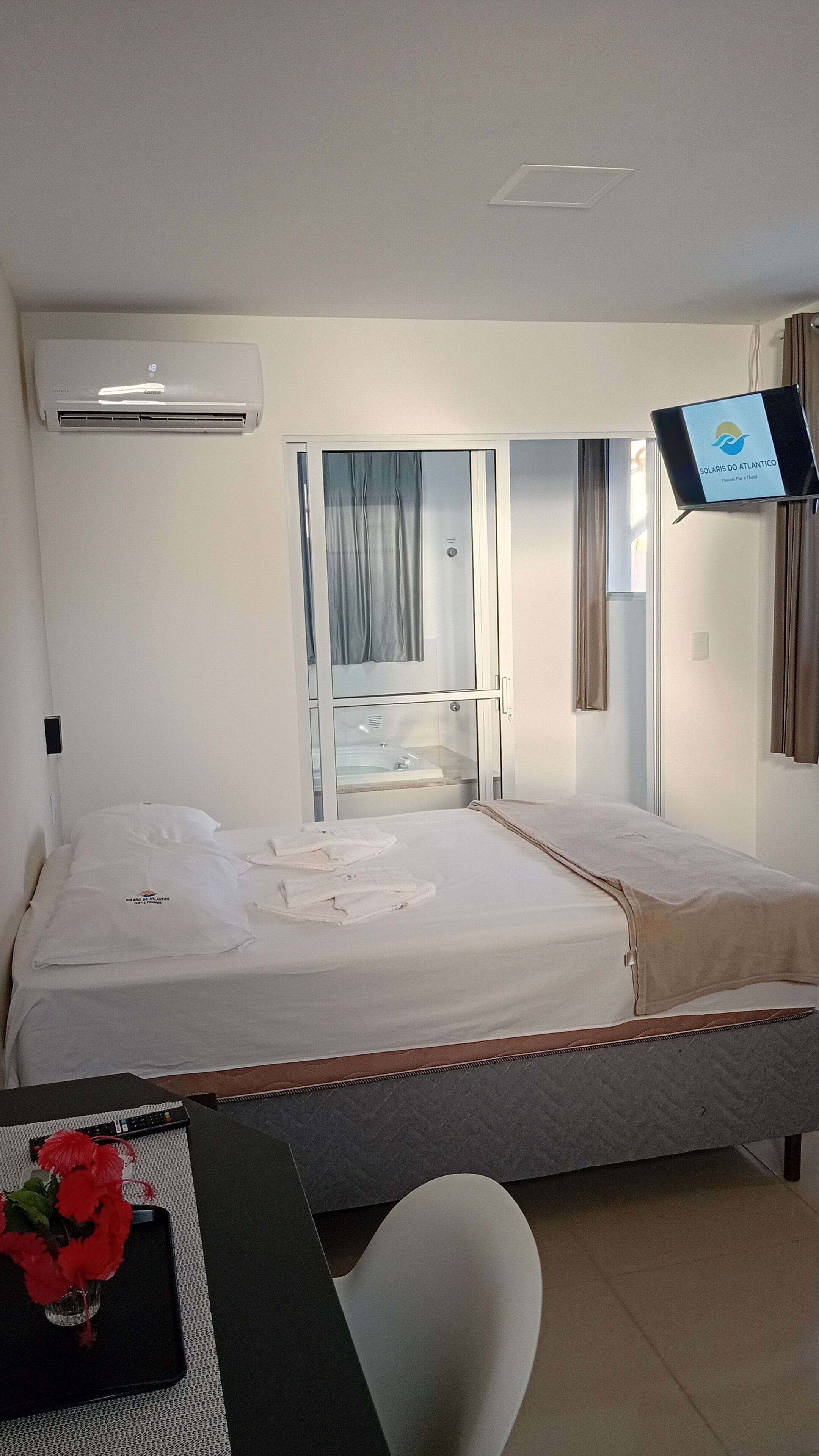 1 bedroom, premium bedding, desk, laptop workspace
