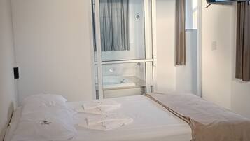 1 bedroom, premium bedding, desk, laptop workspace