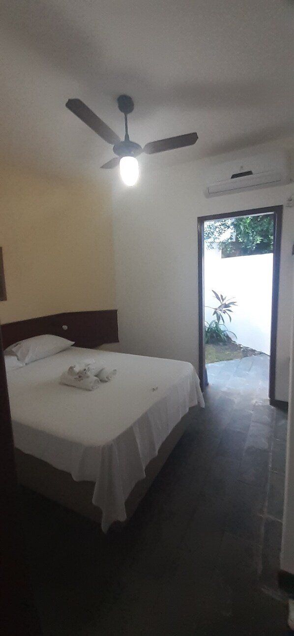 Family Apartment, 1 Bedroom, Garden View, Garden Area (Flat 1) | 1 bedroom, premium bedding, desk, laptop workspace - Solaris do Atlantico (Ilhéus)