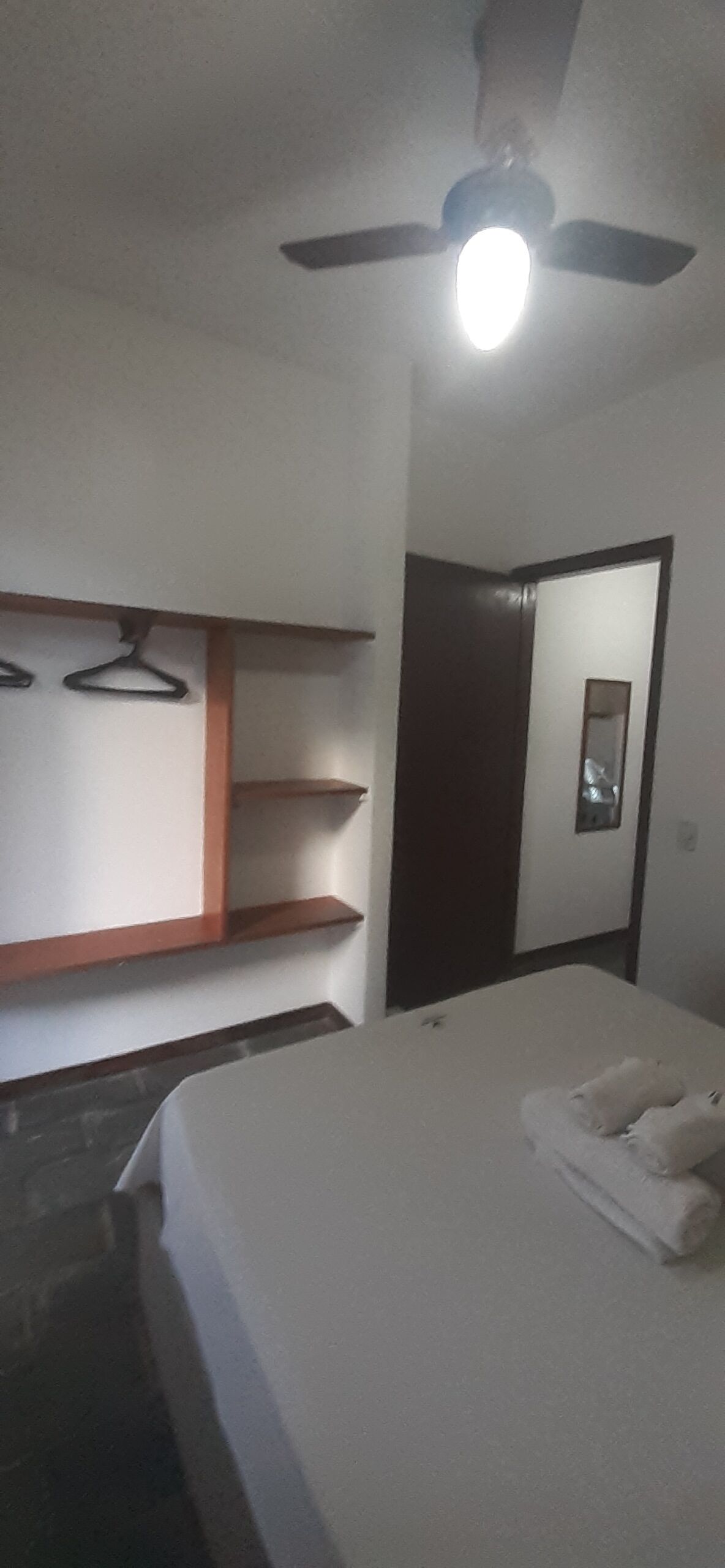 1 habitación, ropa de cama de alta calidad y escritorio 