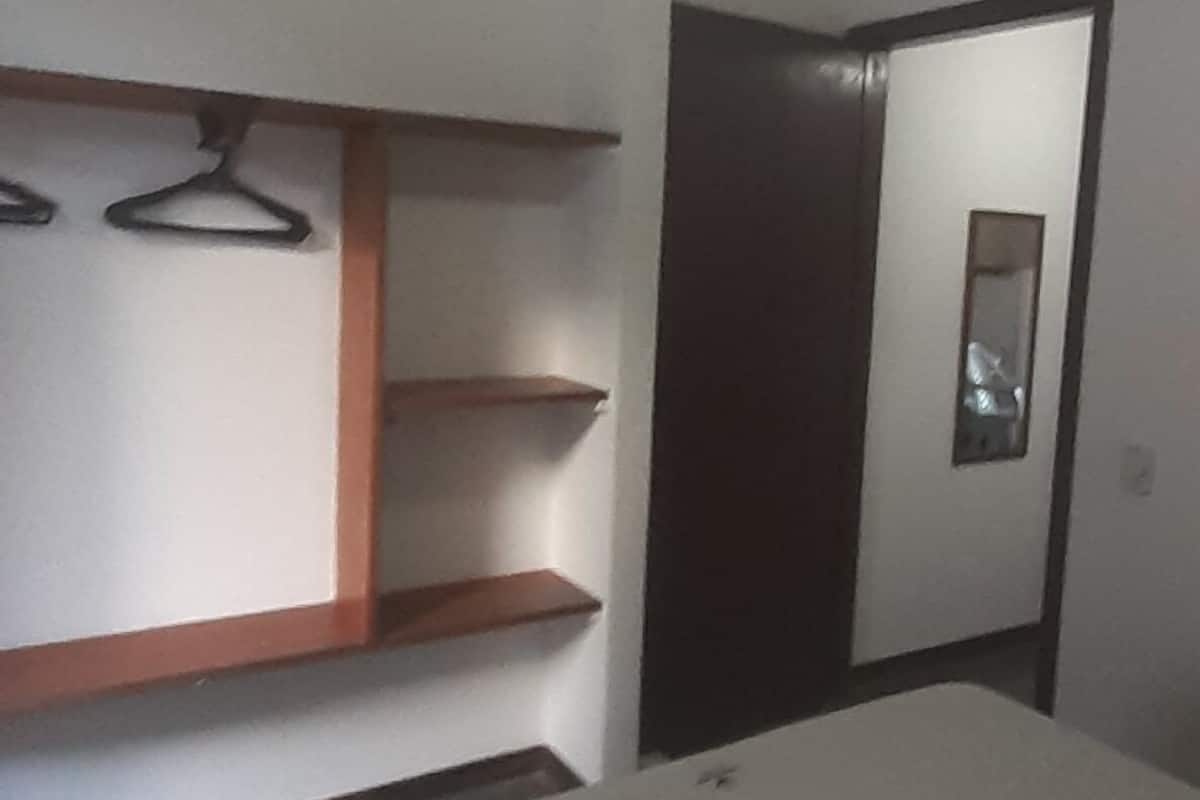 1 habitación, ropa de cama de alta calidad y escritorio