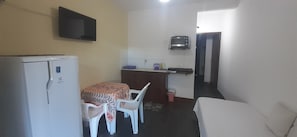 Family Apartment, 1 Bedroom, Garden View, Garden Area (Flat 1) | Cozinha privada | Geladeira, fogão, cooktop, torradeira