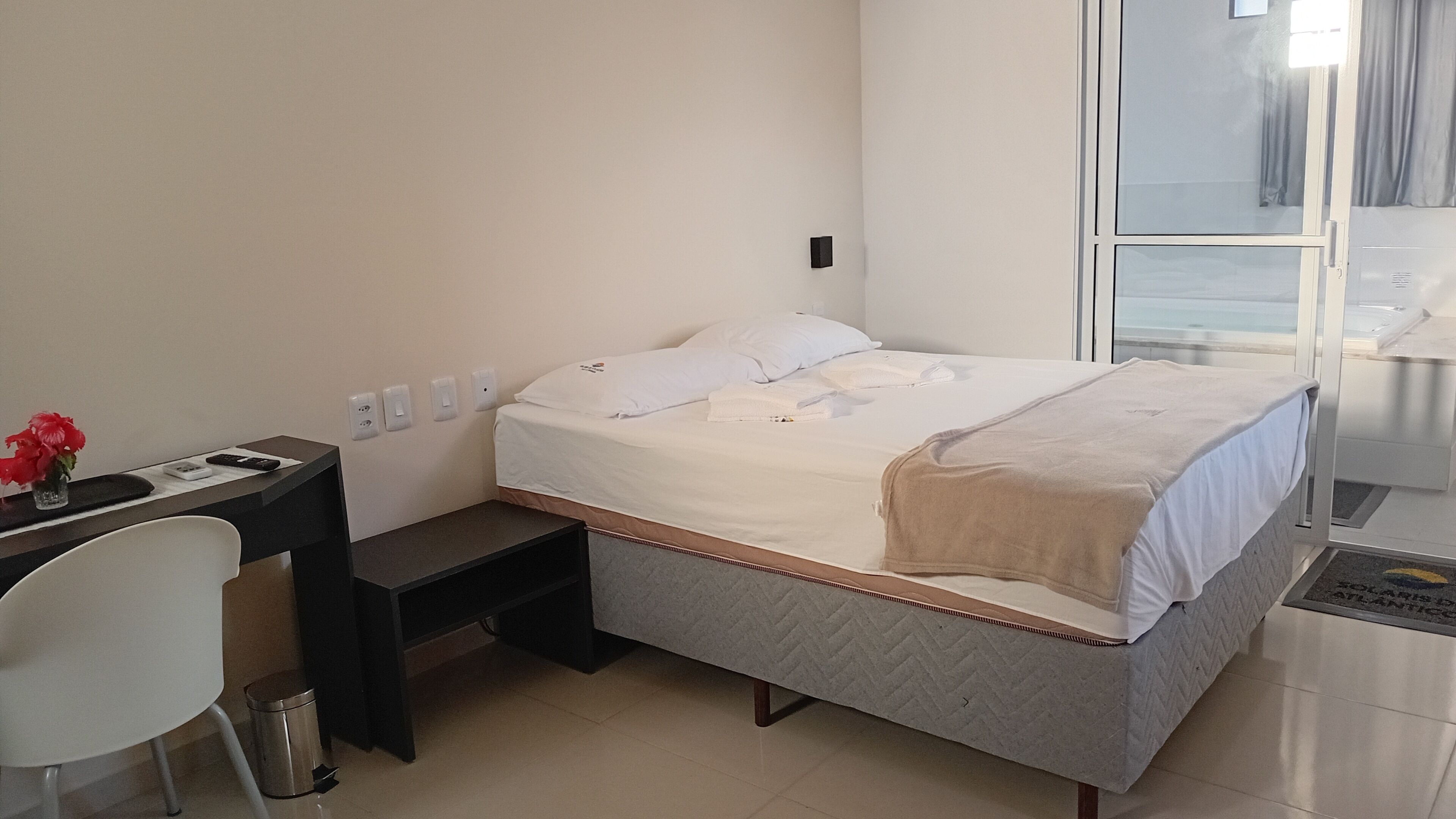 1 habitación, ropa de cama de alta calidad y escritorio 