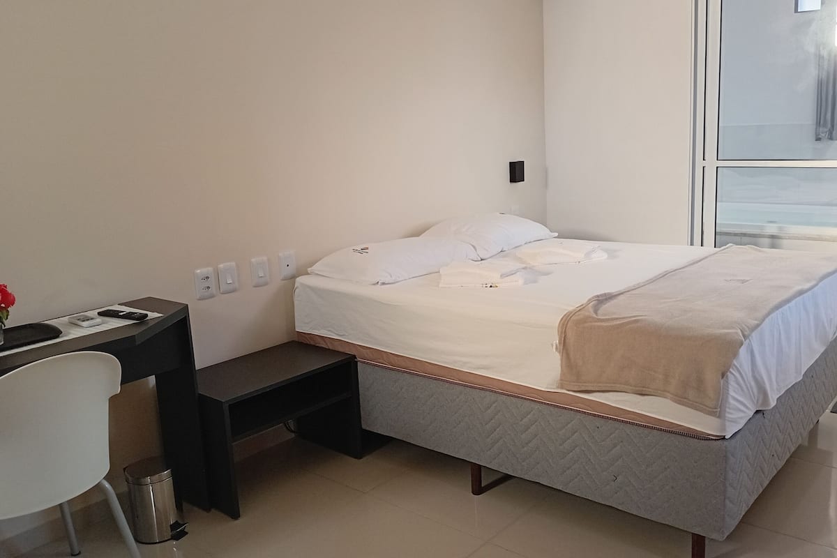 1 habitación, ropa de cama de alta calidad y escritorio