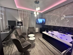 Grand Apartment, Patio, Courtyard View | Living area