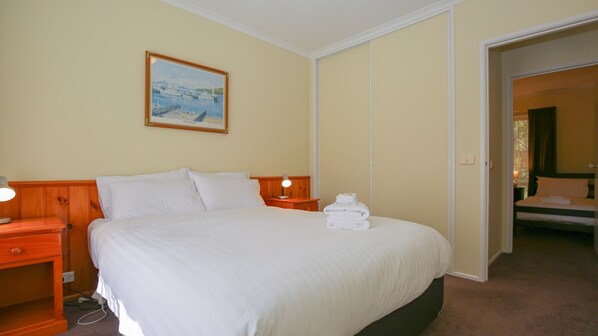 2 bedrooms, iron/ironing board, free WiFi, bed sheets