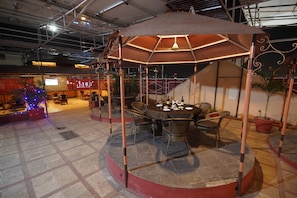 2 bar/lounge
