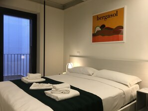 Appartement Standard, vue ville (3) | Ameublement personnalisé, rideaux occultants, fer et planche à repasser