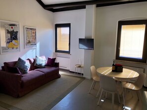 Appartement panoramique, vue sur le fleuve (4) | Aire de séjour | Téléviseur à écran plat