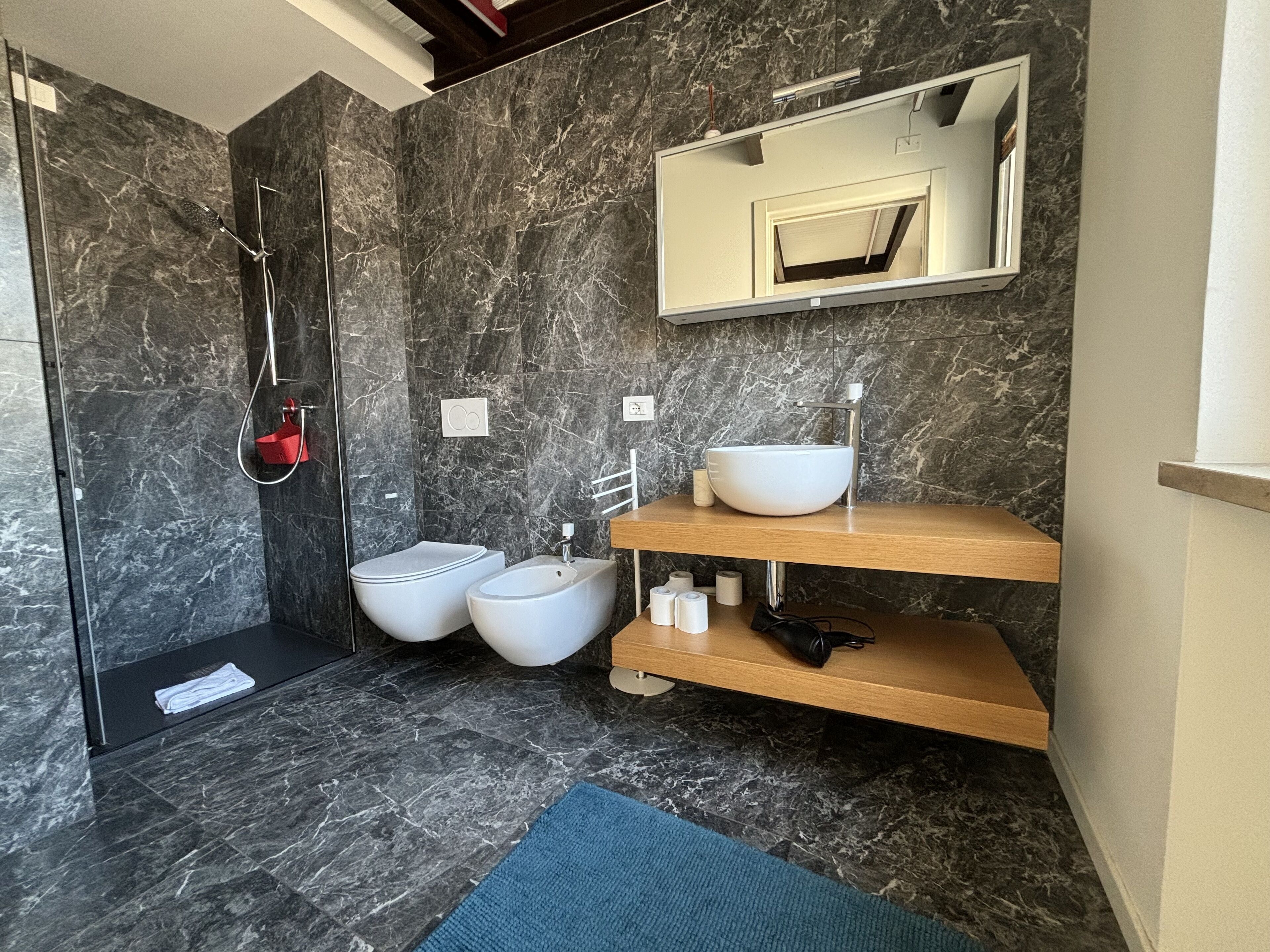 Panoramic-Apartment, Flussblick (4) | Badezimmer
