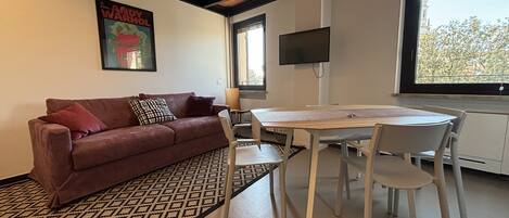 スタンダード アパートメント シティビュー (3) | リビング エリア | 薄型テレビ