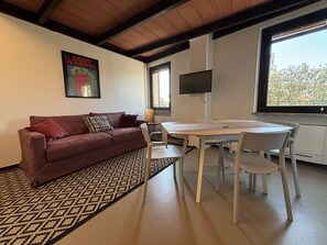 Apartemen Standar, pemandangan kota (3) | Area keluarga | TV layar datar