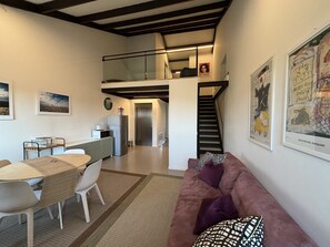 Panoramic-Apartment, Flussblick (4) | Wohnbereich