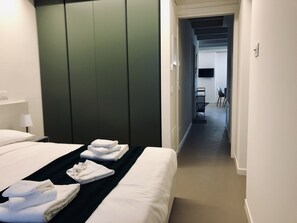 Appartement Standard, vue ville (3) | Ameublement personnalisé, rideaux occultants, fer et planche à repasser