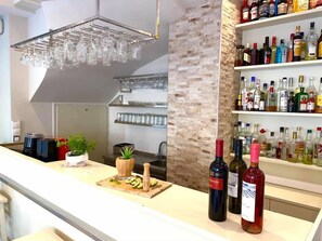 Bar (in der Unterkunft)
