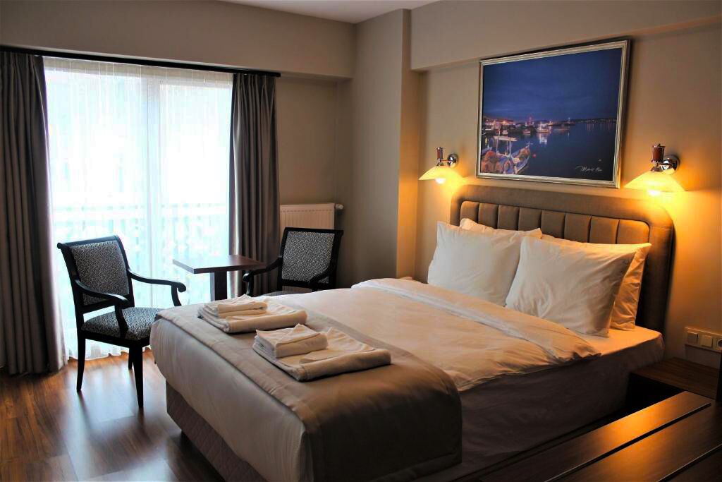 ميني بار وواي فاي مجانًا وملاءات أسرّة