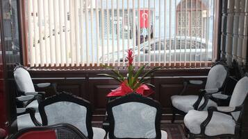 Coin salon dans le hall