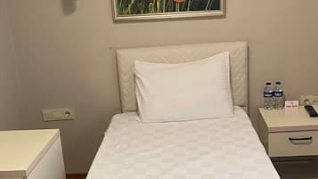 Economy Single Room | Minibar, free WiFi, bed sheets