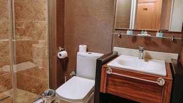 Habitación individual económica | Minibar, wifi gratis y ropa de cama