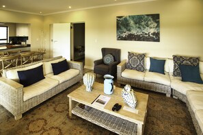 Comfort Villa, Golf View | Living area