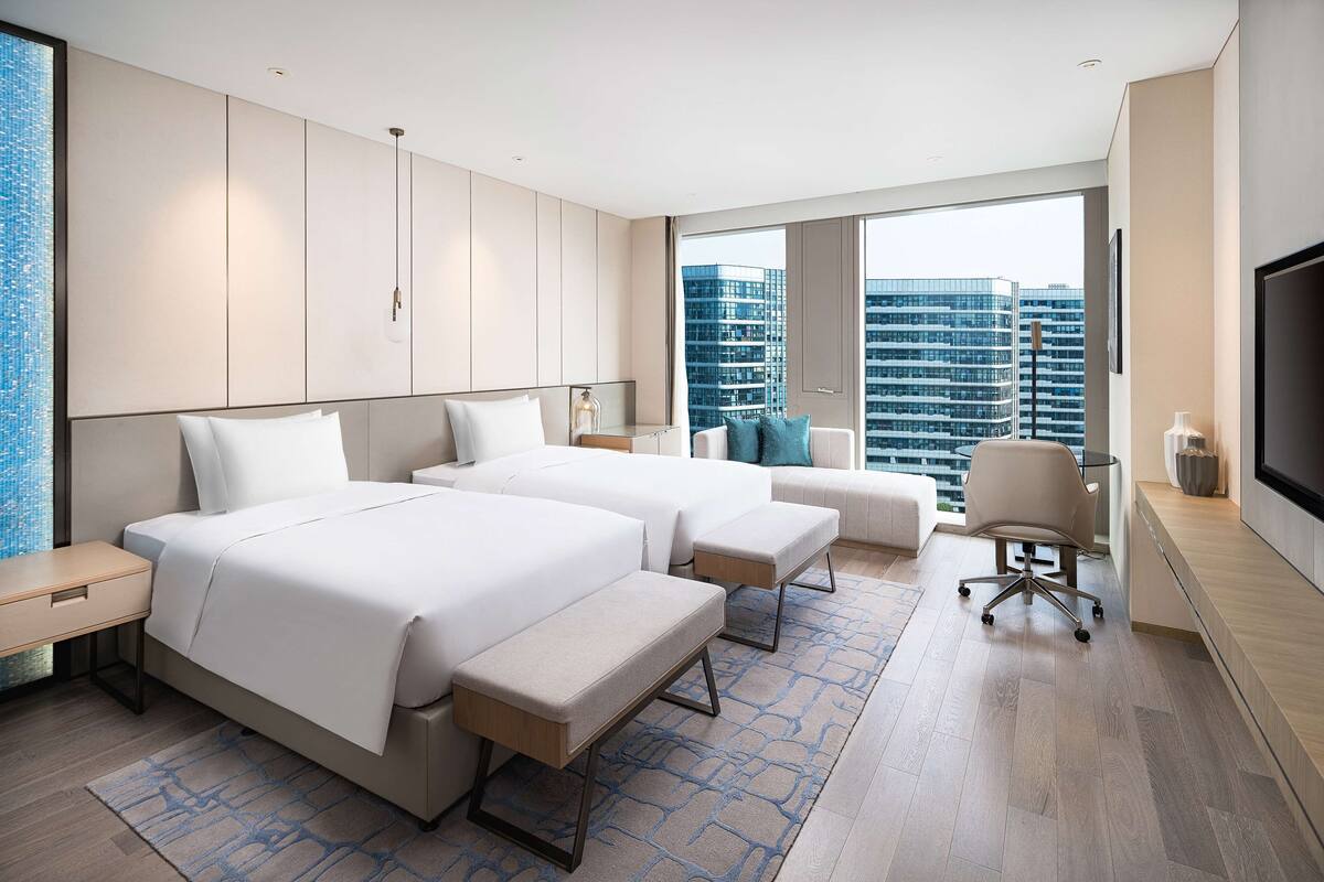 1 bedroom, premium bedding, down comforters, Select Comfort beds