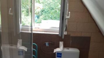 Apartment | Bathroom | Shower, towels