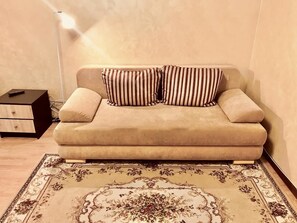 Apartment | Wohnbereich | LED-Fernseher