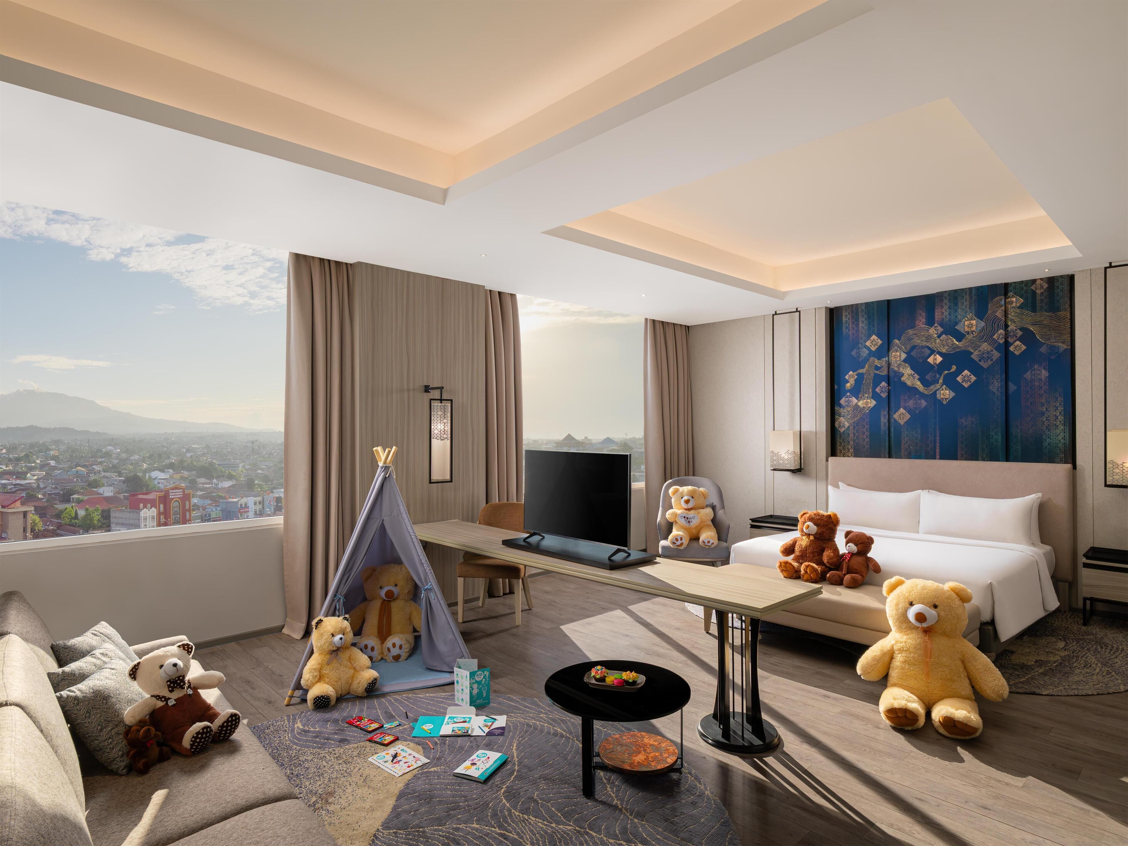 Pillowtop beds, in-room safe, desk, laptop workspace