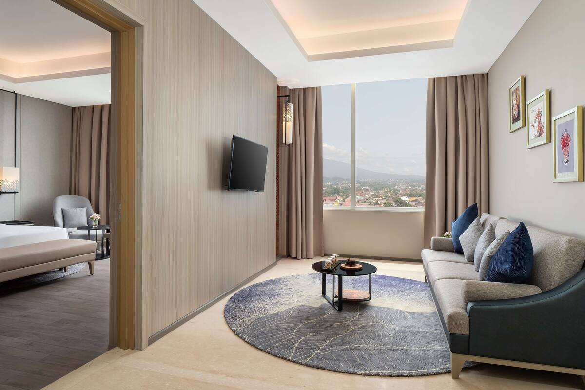 apartment, 1 bedroom | 1 bedroom, pillow-top beds, in-room safe, desk