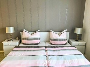 2 bedrooms, travel cot, WiFi, bed sheets