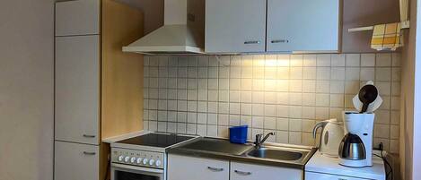 Réfrigérateur, micro-ondes, four, lave-vaisselle