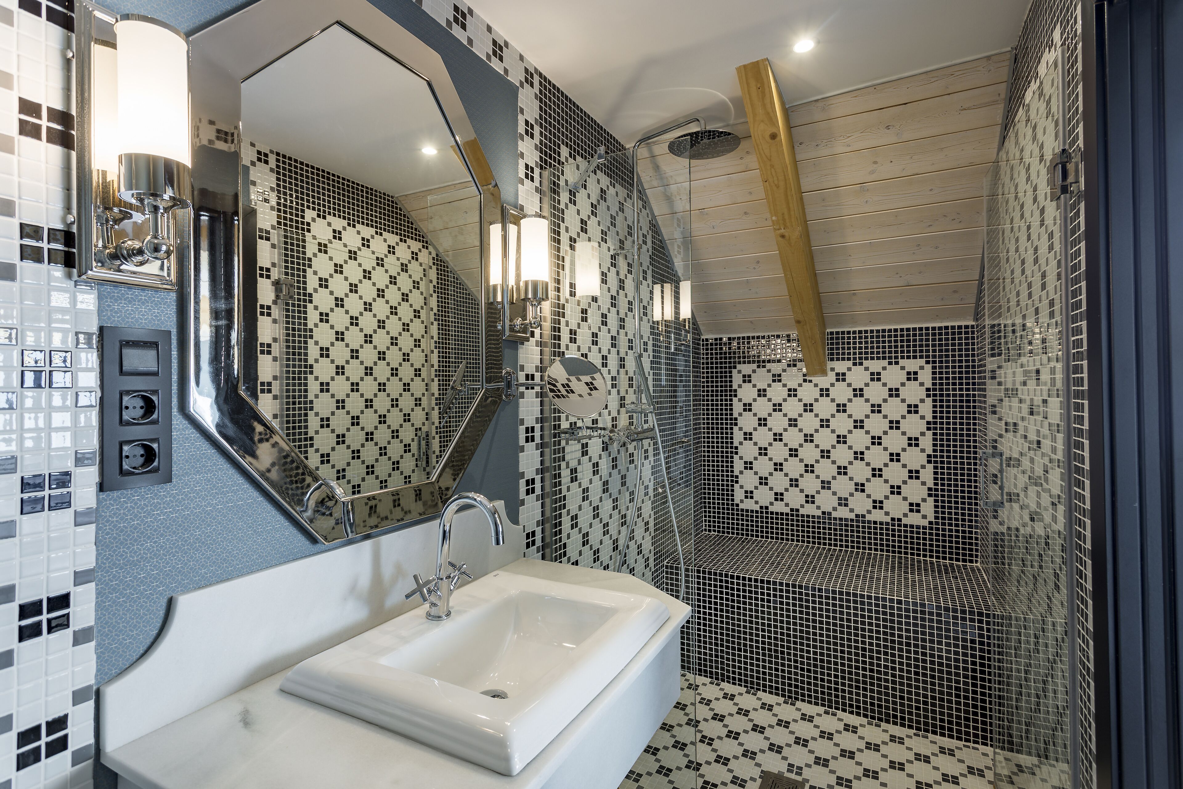 room (atico) | bathroom | shower, eco-friendly toiletries, hair dryer, towels