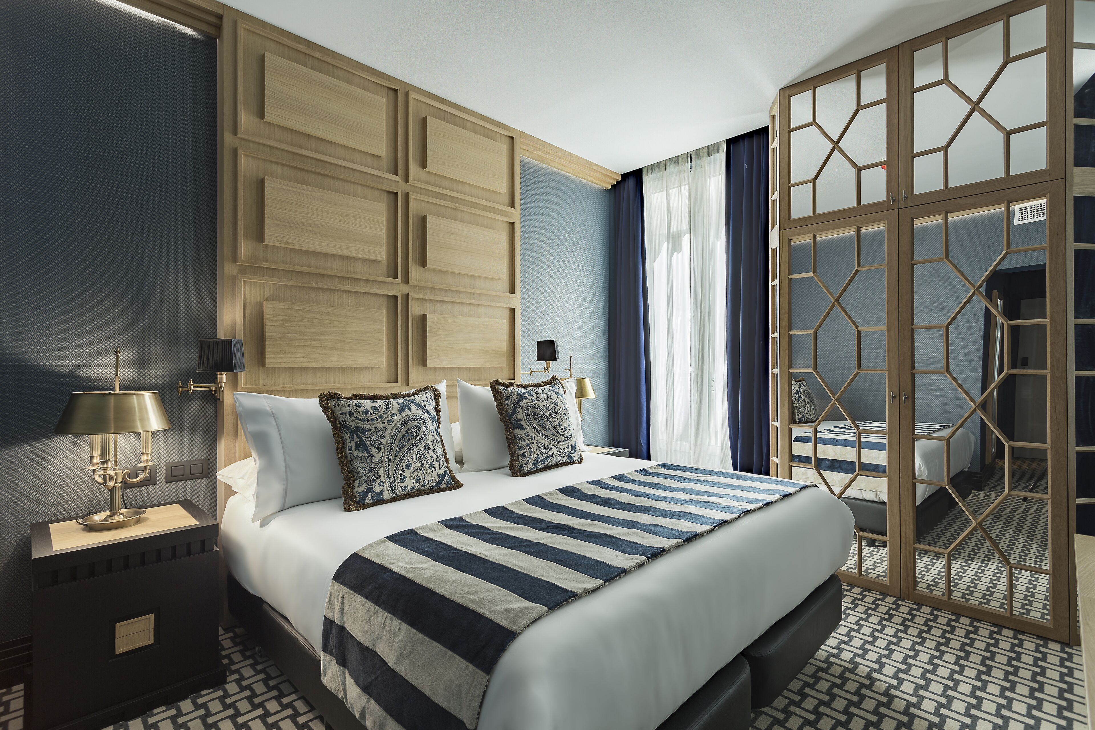 standard room | minibar, in-room safe, desk, soundproofing