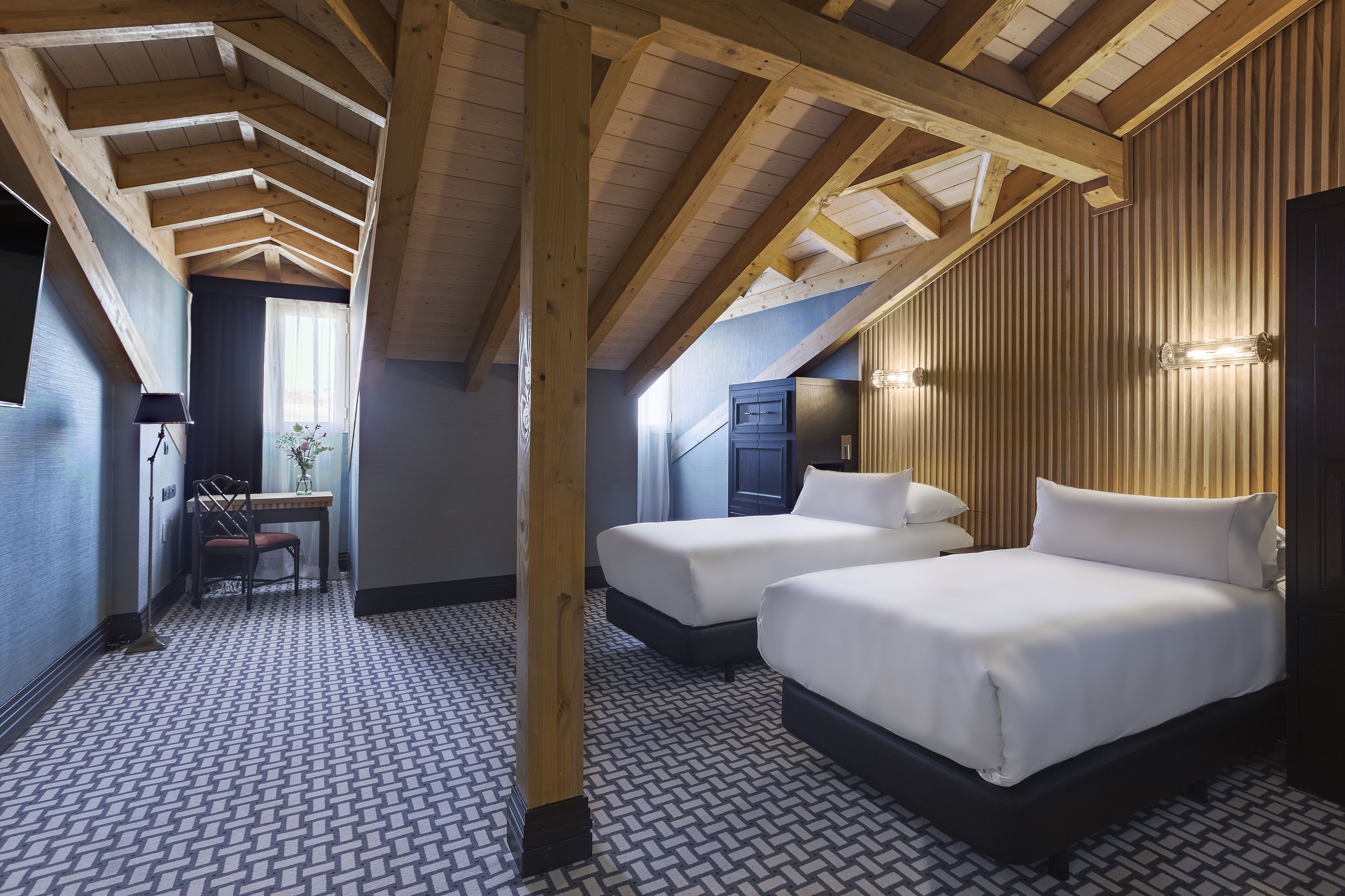 room (atico) | minibar, in-room safe, desk, soundproofing