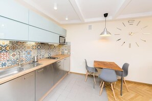 Studio | Private kitchen | Stovetop, electric kettle - Private Flat In The Heart Of Krakow  p4you pl (Kraków)