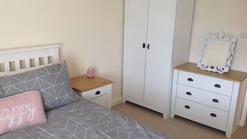 2 bedrooms, free WiFi, bed sheets