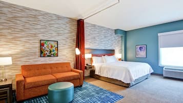 Studio, 1 King Bed, Accessible, Bathtub | Living area