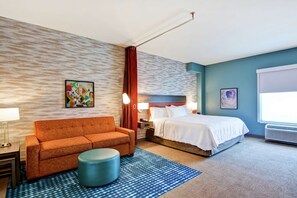 Studio, 1 King Bed, Accessible, Bathtub | Living area