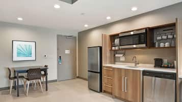 Full-sized fridge, microwave, dishwasher, coffee/tea maker