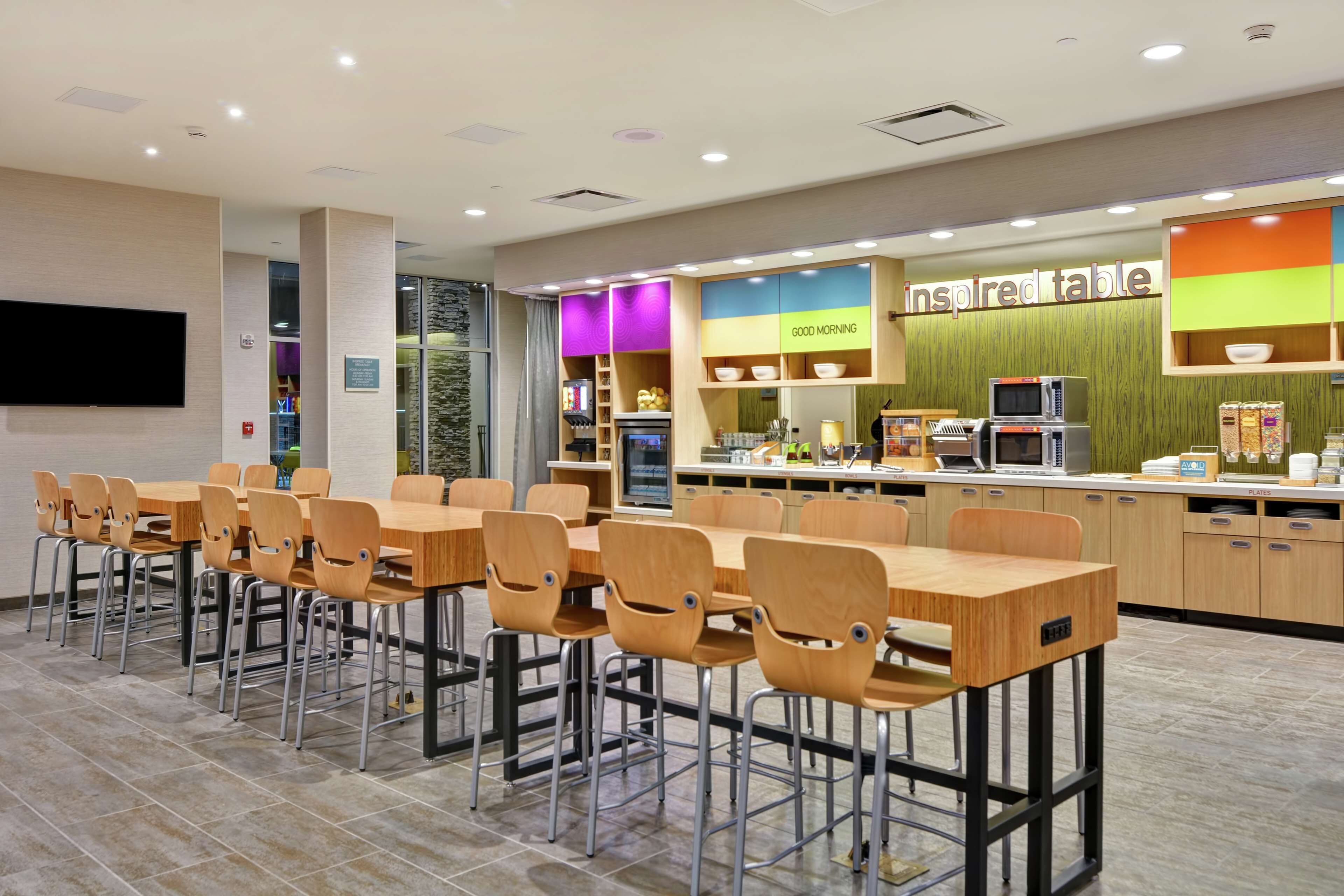Café da manhã com buffet grátis todos os dias