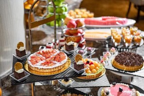 Frokostbuffé hver dag (mot et tillegg)