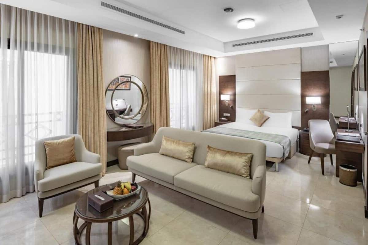 Junior Suite, 1 King Bed, Accessible | 1 bedroom, premium bedding, in-room safe, desk