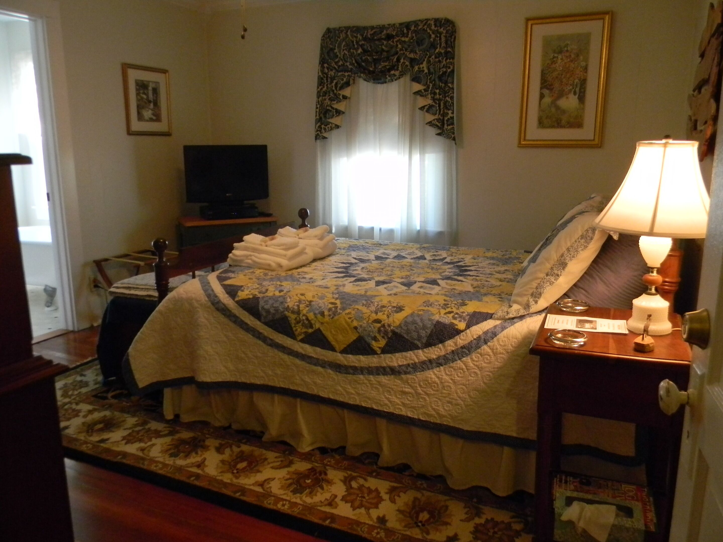 Standard Double Room, Ensuite (The Blue Ridge Room )