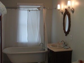 Double Room, Ensuite (The Chesapeake Suite ) - The Chandler House Bed and Breakfast (Halifax)
