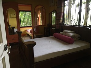 2 bedrooms, WiFi, bed sheets - Family room for 7 pax w/ 2 bedrooms, 2 T&B, 2 queen size and 1 single bed w/ private sala (Silang, Cavite)