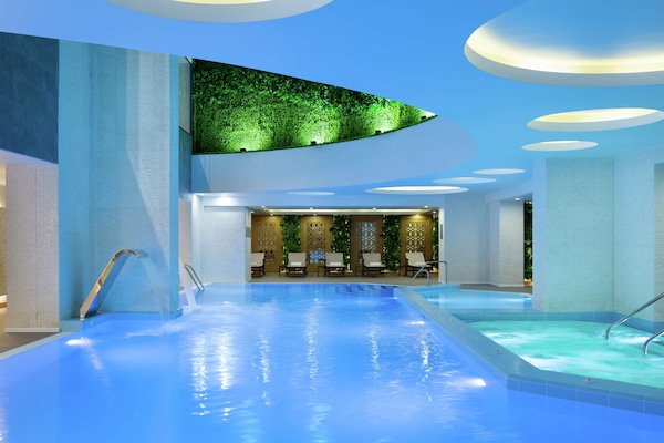 Una piscina techada